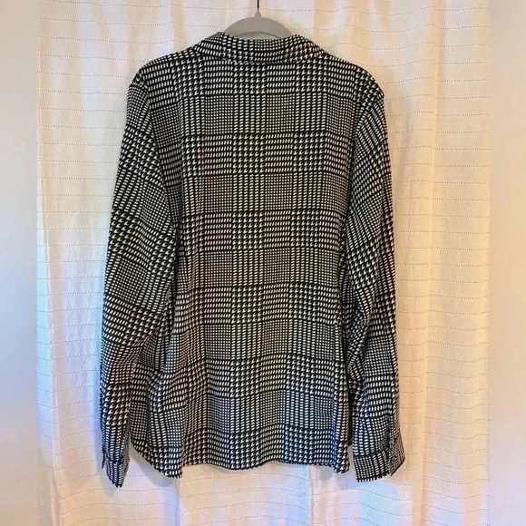 Black and White Women’s Appleseed’s Button Up - Picture 2 of 6